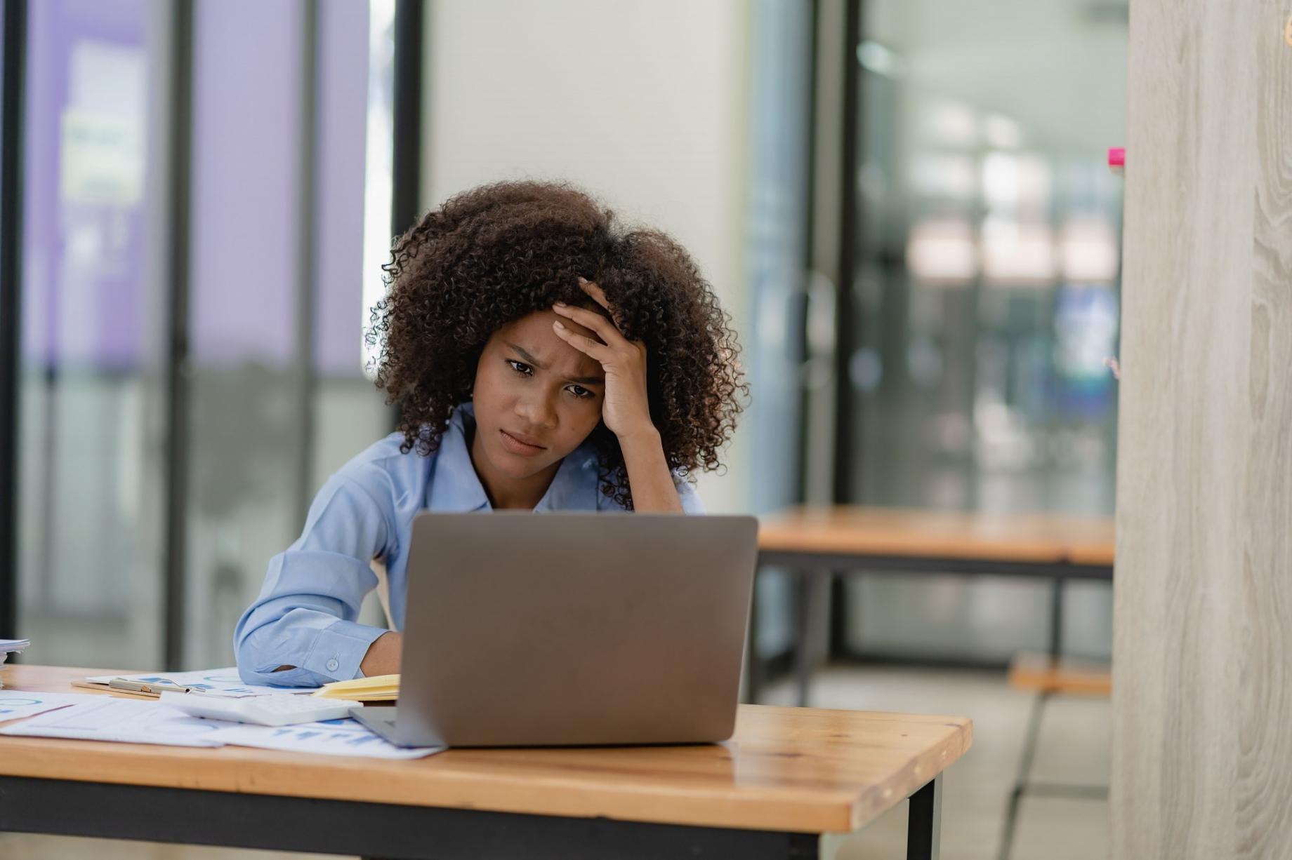 Visualisation de tableaux de bord financiers avec graphiques et données de portefeuille
